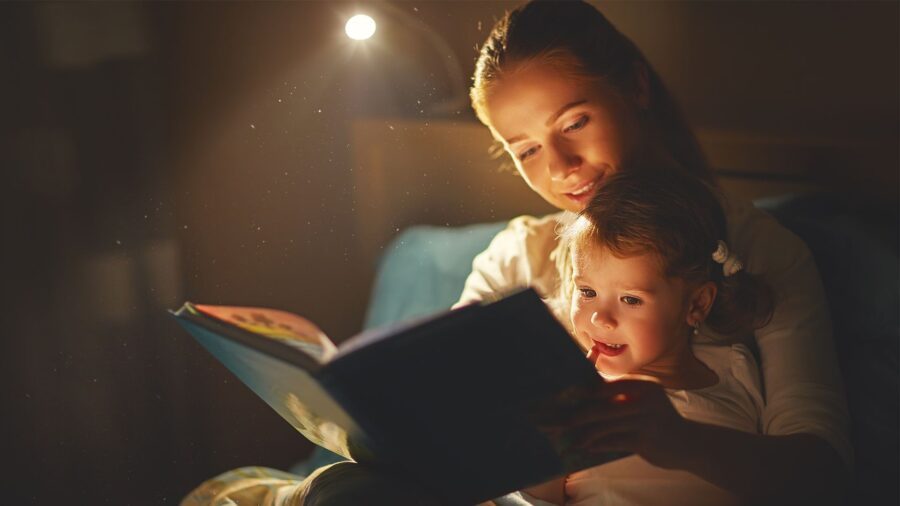 10 tips voor een verhaaltje voorlezen voor het slapen gaan