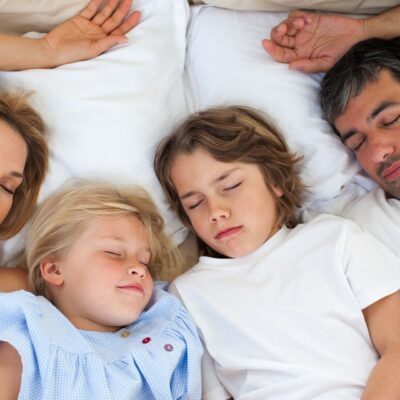 Met je kinderen in hetzelfde bed slapen? Wel of niet doen?