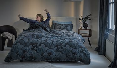 Beddinghouse biedt een breed assortiment dekbedovertrekken, effen of met print. Ze zijn gemaakt van verschillende materialen, zoals katoen, katoen-satijn of flanel. 