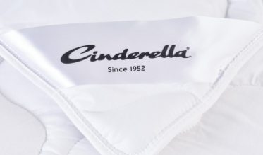 inderella is al jarenlang een toonaangevend merk in de beddengoedbranche. Naast mooie dekbedovertrekken bestaat het aanbod ook uit een rijke collectie dekbedden. Met een ruime keuze uit soorten, maten en materialen zit er vast en zeker een kwalitatief hoogstaand dekbed voor jou bij.