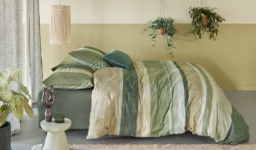 Op zoek naar een mooi dekbedovertrek? Het leukste beddengoed vind je bij Smulderstextiel! Ons ruime assortiment overtrekken bestaat uit verschillende prints, materialen en afmetingen. Zo is er voor iedereen wat wils.
