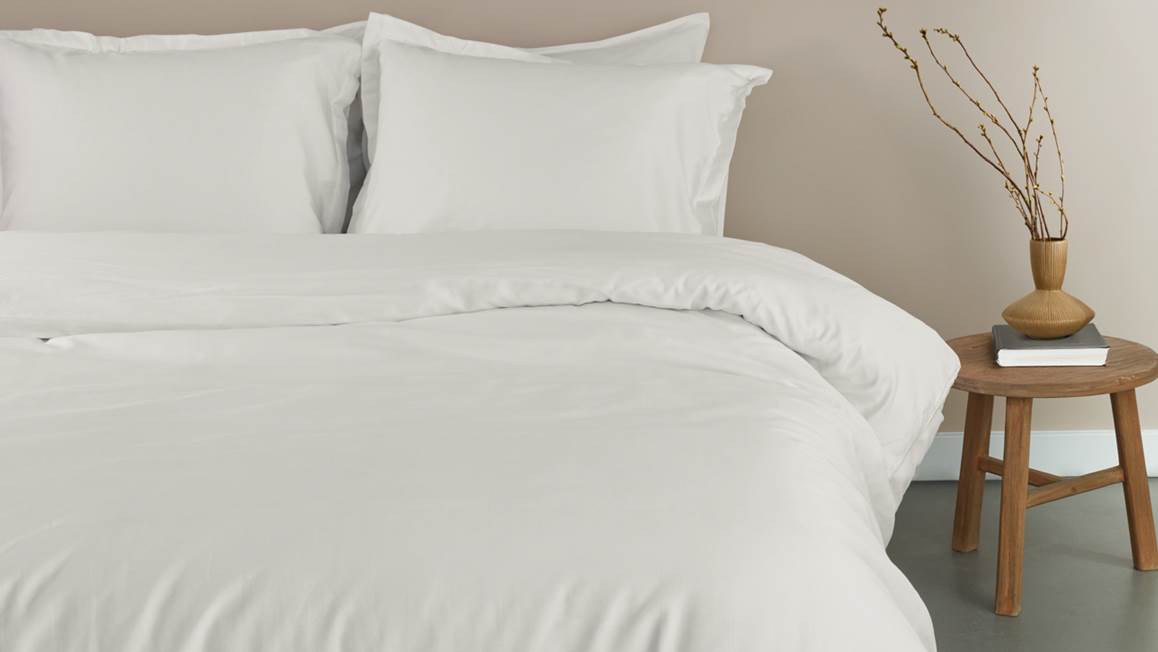 Snoozing Satin Uni dekbedovertrek