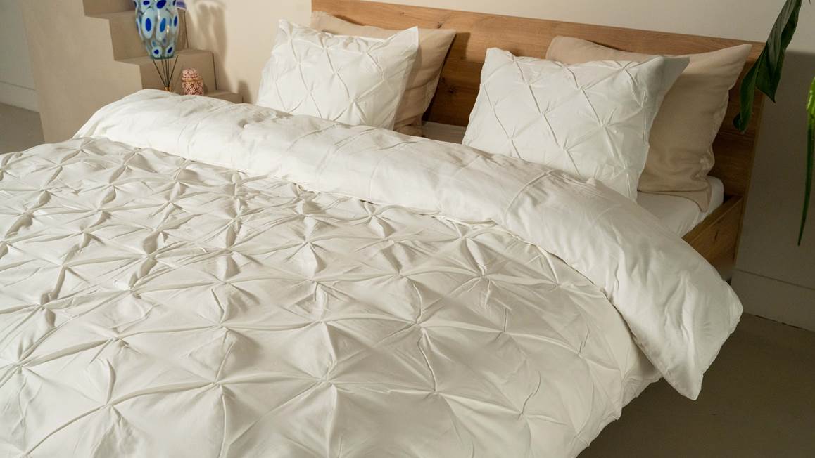 Kayori Matsu dekbedovertrek