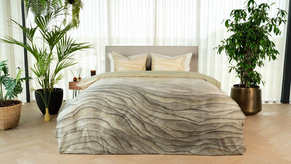 Kayori Zaki dekbedovertrek