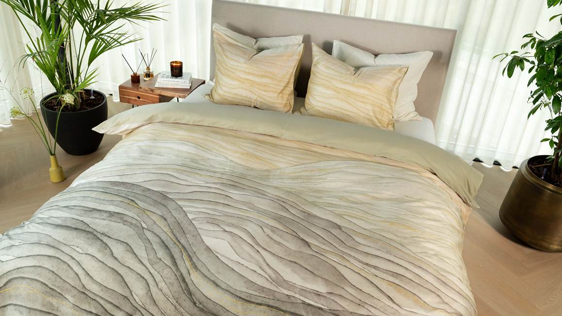 Kayori Zaki dekbedovertrek