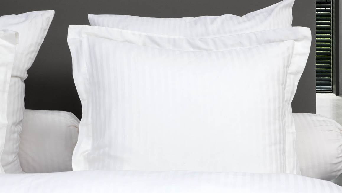 Refined Satin Stripe kussensloop