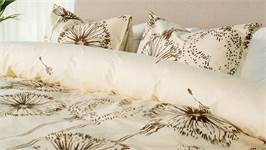 Kayori Mira dekbedovertrek