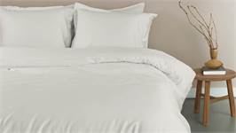 Snoozing Satin Uni dekbedovertrek