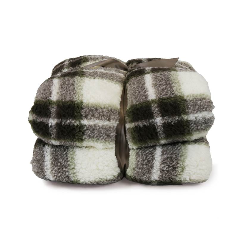 Unique Living Tris fleece plaid