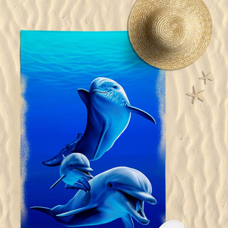 Dolphin family strandlaken